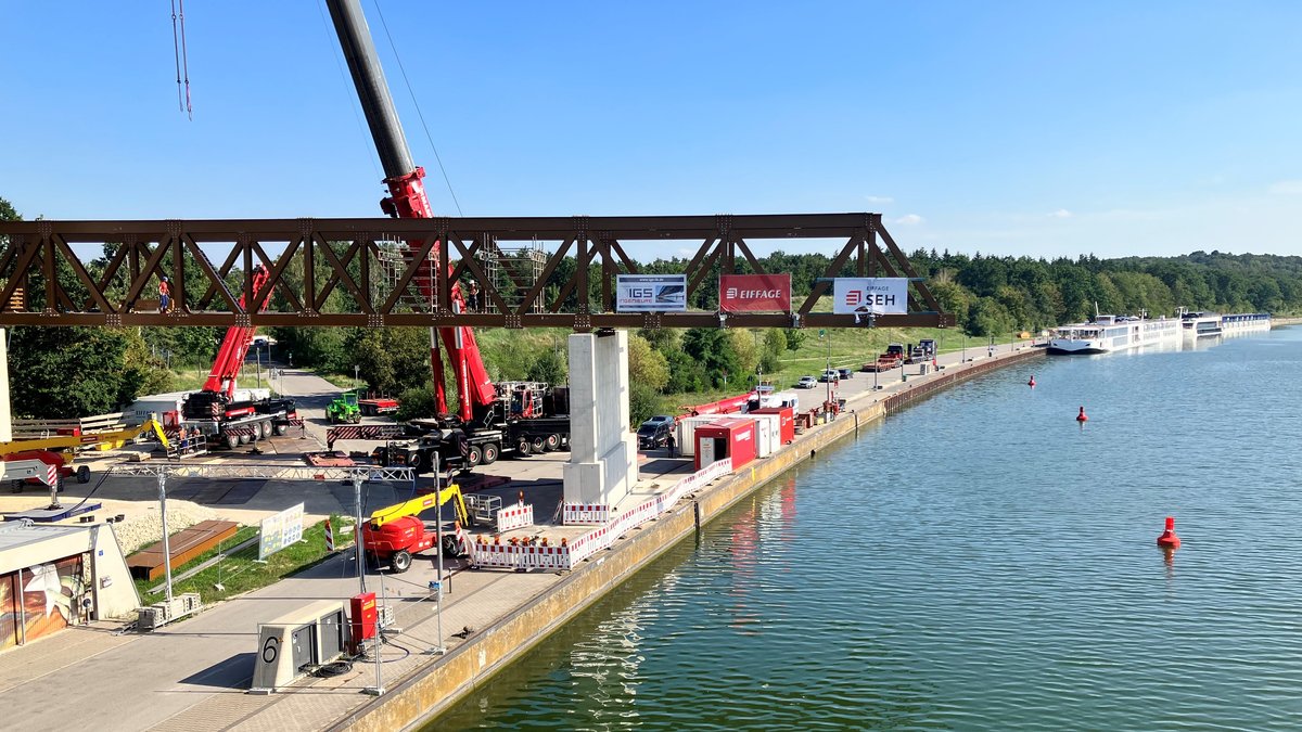 Baustelle am Main-Donau-Kanal mit Behelfsbrücke