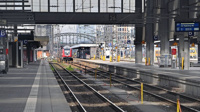 Symbolbild: Leeres Gleis am Münchner Hauptbahnhof