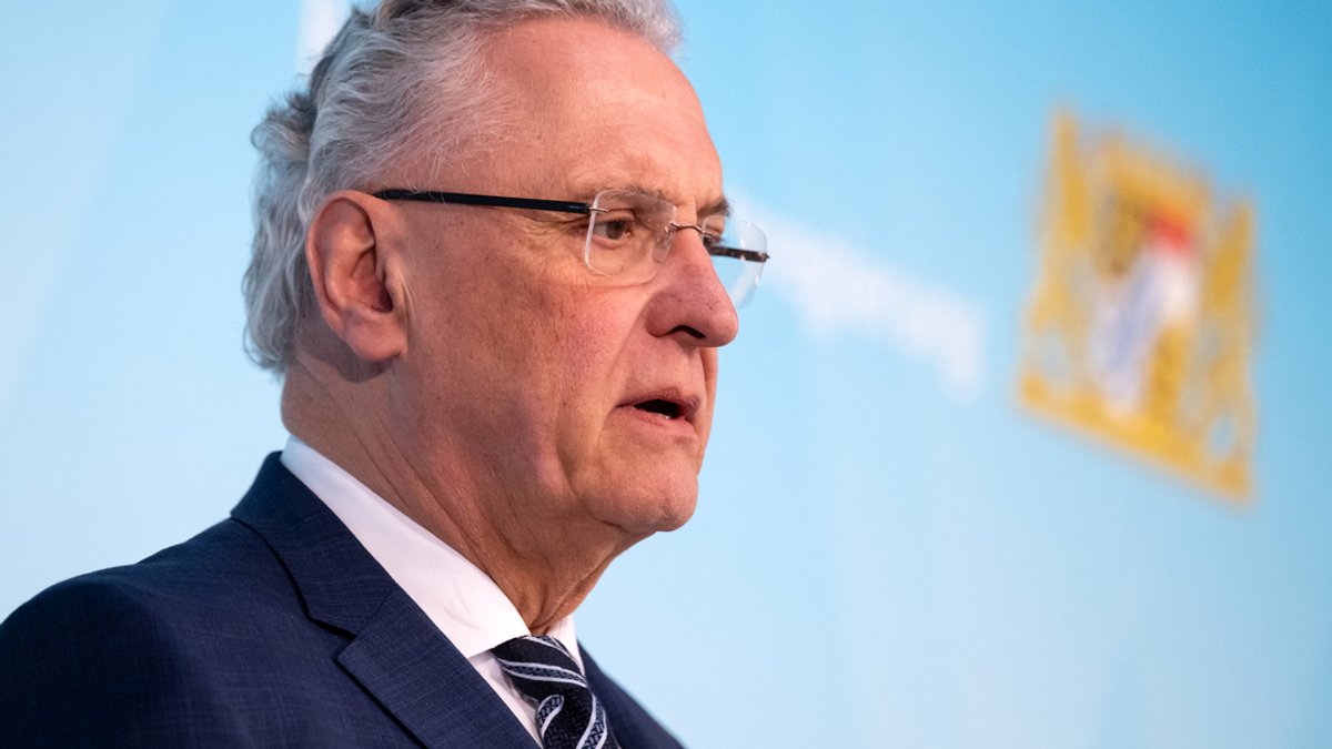 Bayern Innenminister Joachim Herrmann (CSU) widerspricht Lindner bei dessen Aussagen über die Flüchtlingskosten.