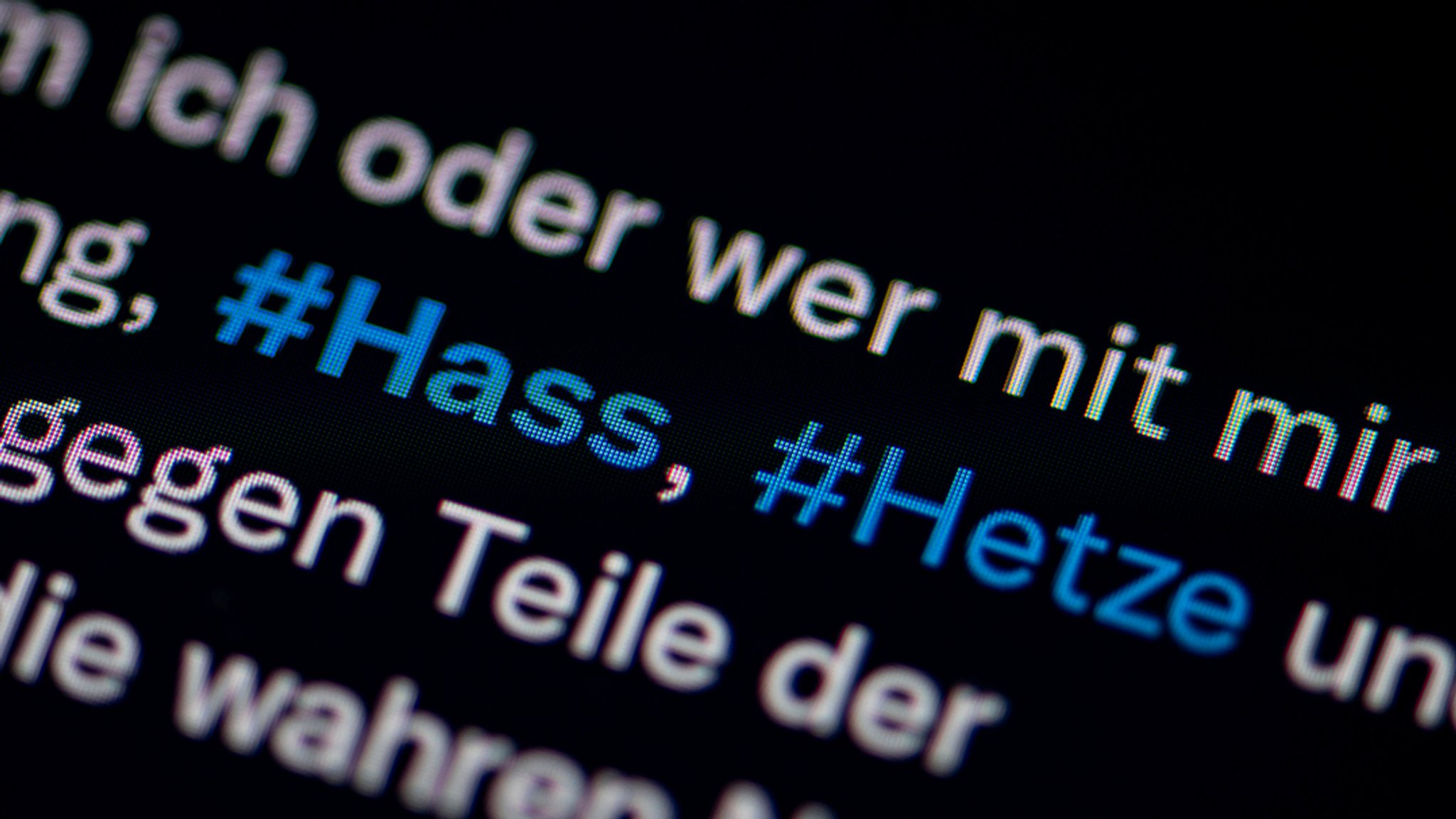 Tweet mit den Hashtags Hass und Hetze