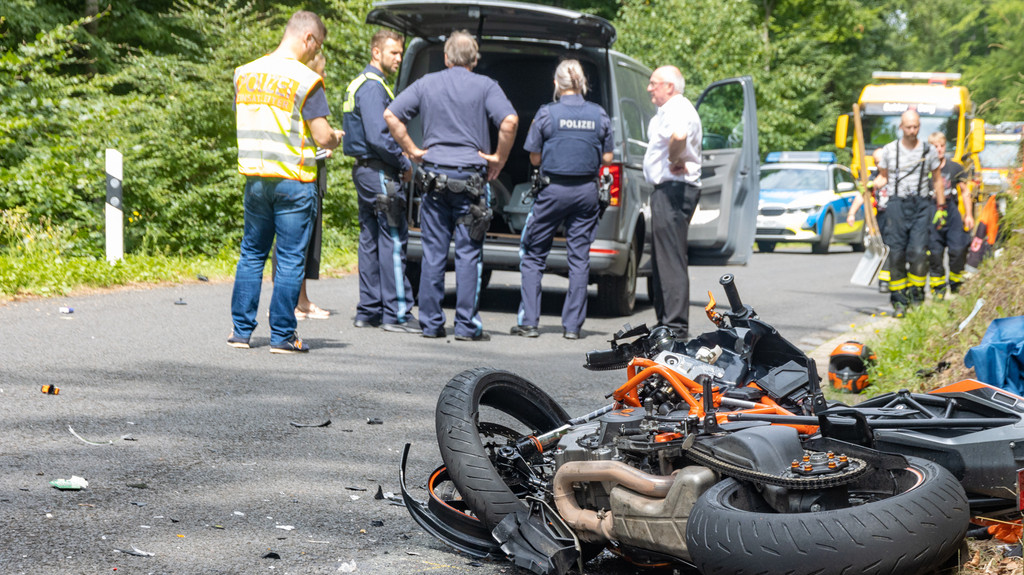 Ein Frontalzusammenstoß bei Burgpreppach (Lkr. Haßberge) endete für zwei Motorradfahrer tödlich
