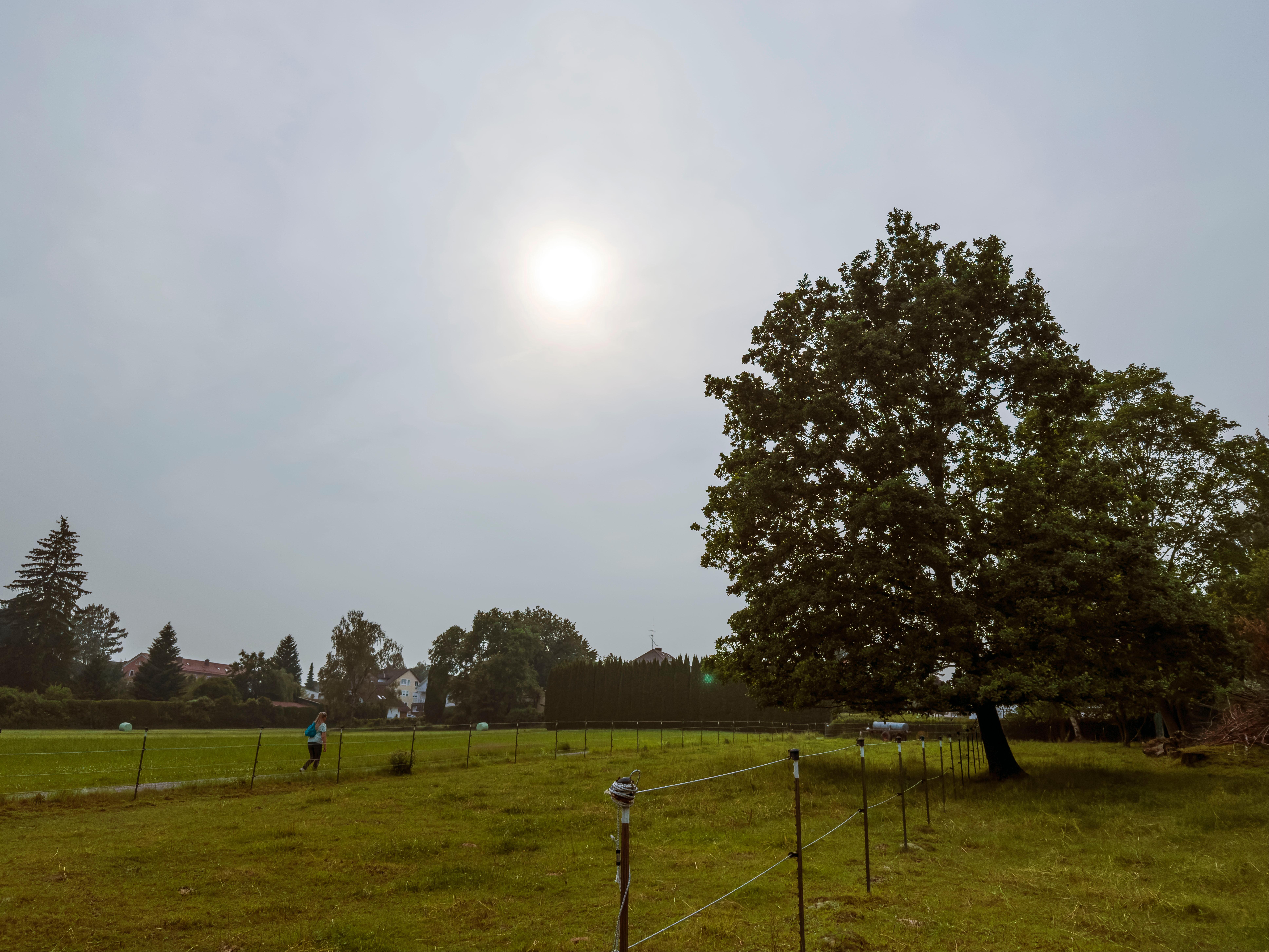 Auch über Bad Wörishofen im Unterallgäu zeigt sich der Himmel milchig