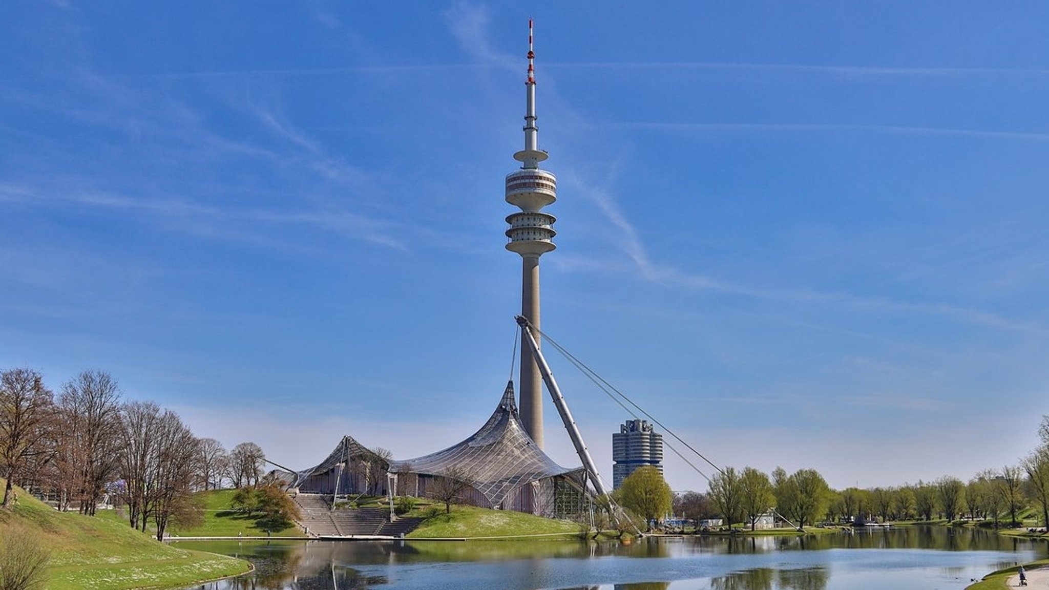 Olympiapark mit Olympiaturm in München