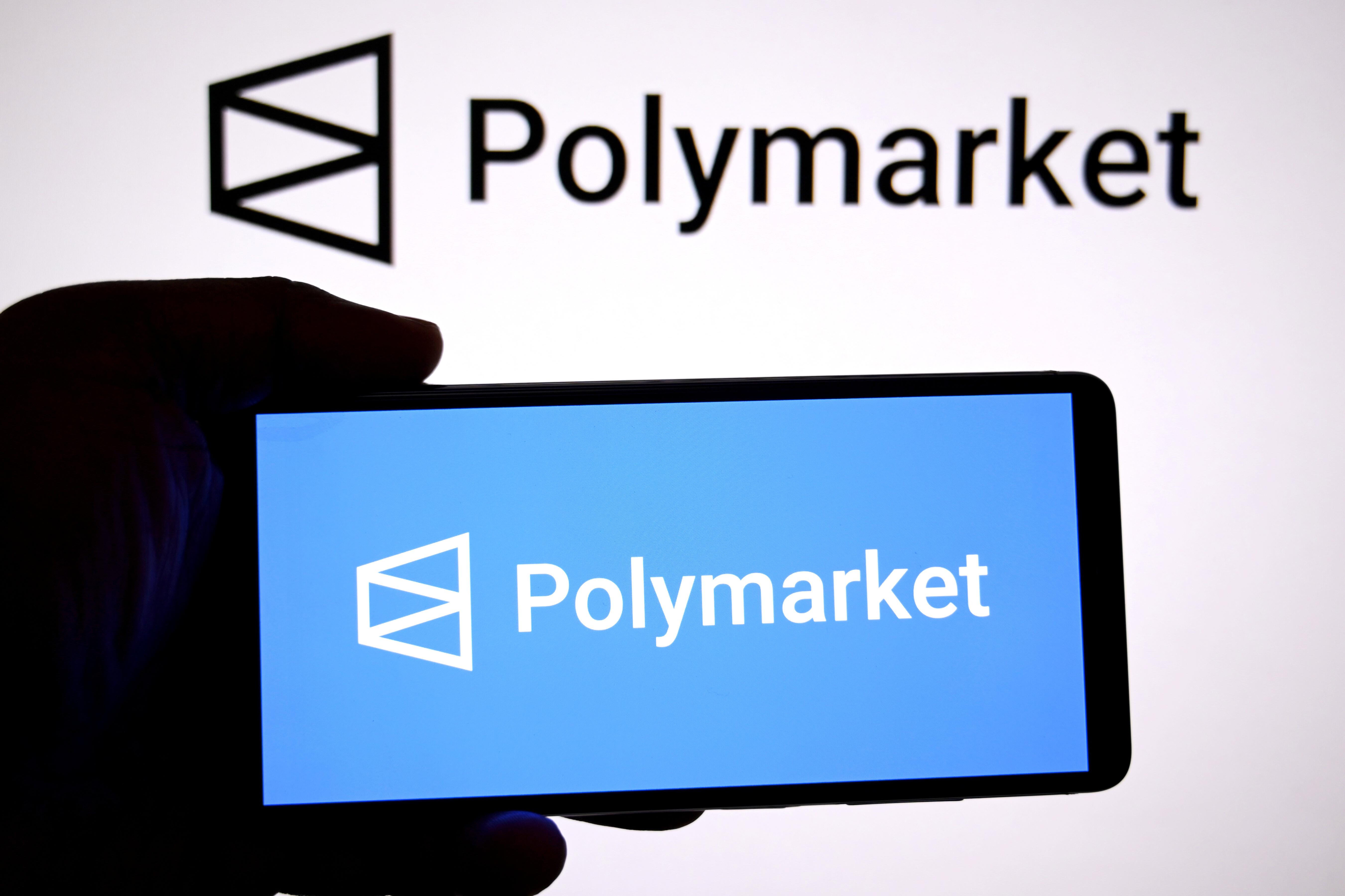 Logo der Wettplattform Polymarket auf Smartphone