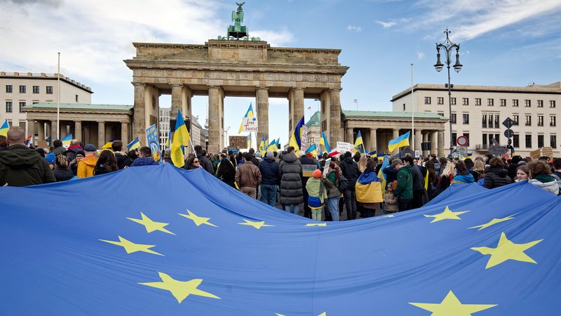 (Symbolbild) Nach Ansicht der Bundesregierung erfüllt die Ukraine alle Voraussetzungen, um die Verhandlungen zum EU-Beitritt zu eröffnen | Bild: picture alliance / Caro | Trappe (Symbolbild) Nach Ansicht der Bundesregierung erfüllt die Ukraine alle Voraussetzungen, um die Verhandlungen zum EU-Beitritt zu eröffnen