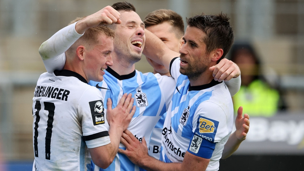 Jubelnde Löwen-Spieler | Bild: picture alliance / sampics / Stefan Matzke Jubelnde Löwen-Spieler
