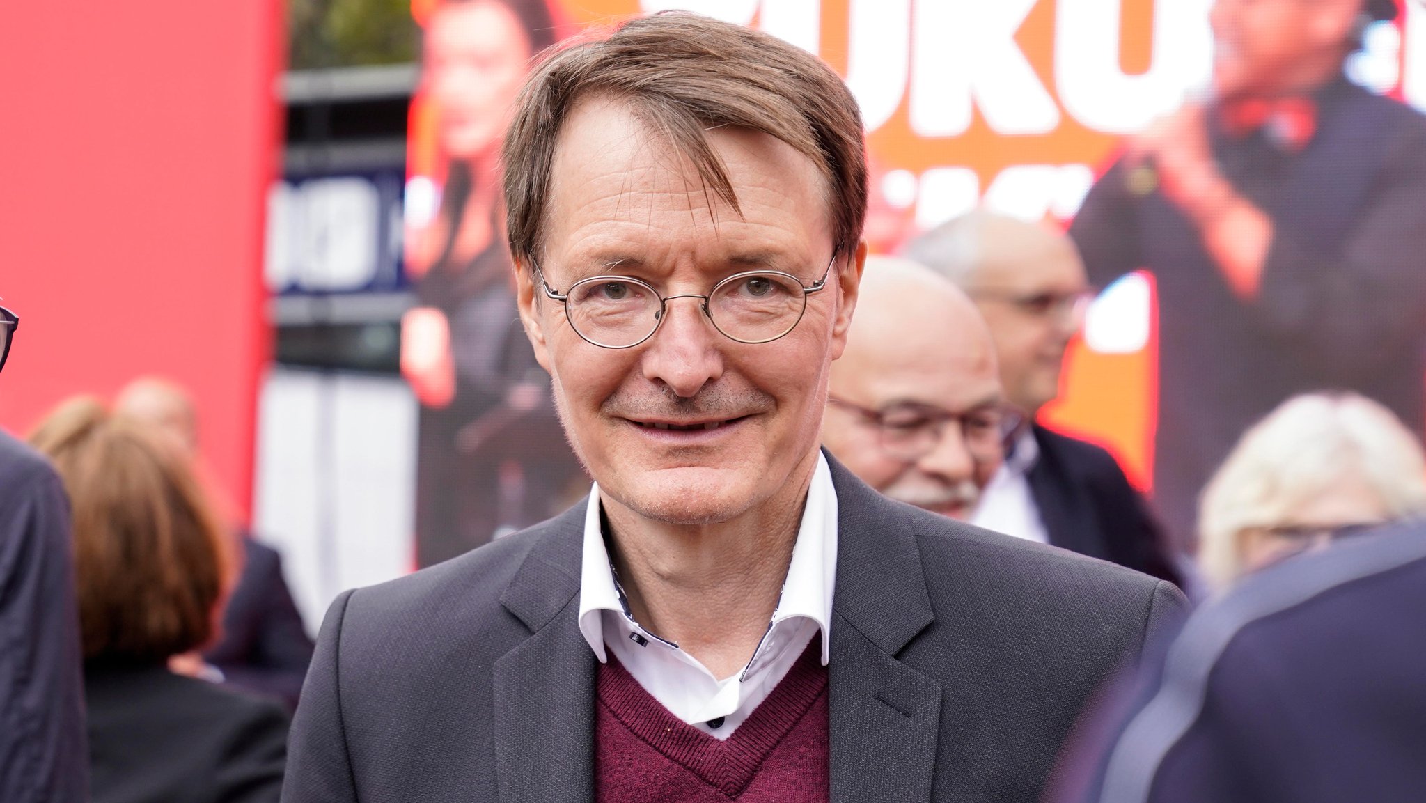 Bundestagsabgeordneter Karl Lauterbach beim offiziellen Wahlkampfabschluss der Sozialdemokraten am Heumarkt in Köln in der vergangenen Woche