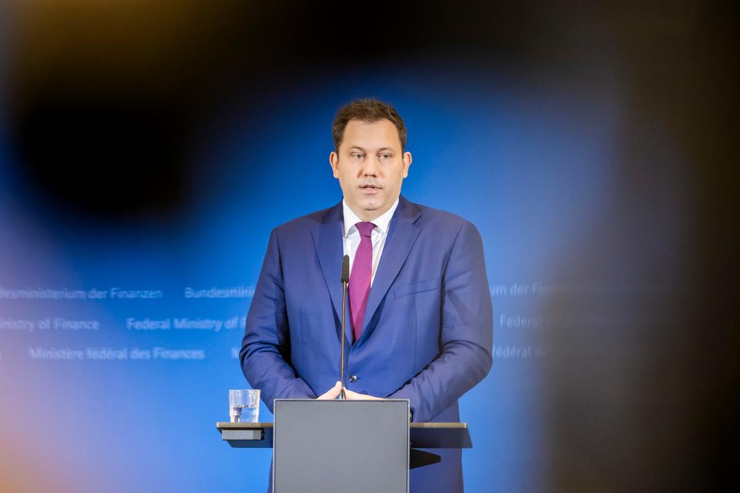 Lars Klingbeil, Bundesminister der Finanzen, äußert sich bei einer Pressekonferenz zur Sitzung des Arbeitskreises Steuerschätzung im Bundesfinanzministerium. 