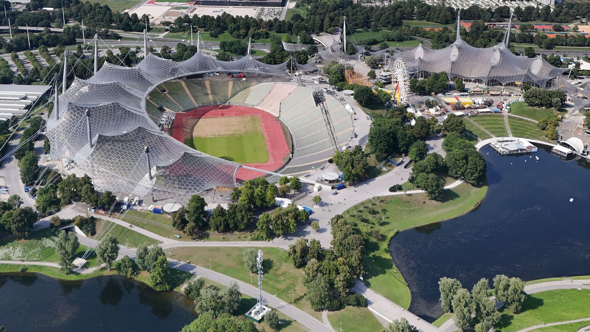 Olympiapark mit Olympiastadion und Olympiahalle | Bild: picture alliance / SVEN SIMON | Frank Hoermann / SVEN SIMON Olympiapark mit Olympiastadion und Olympiahalle
