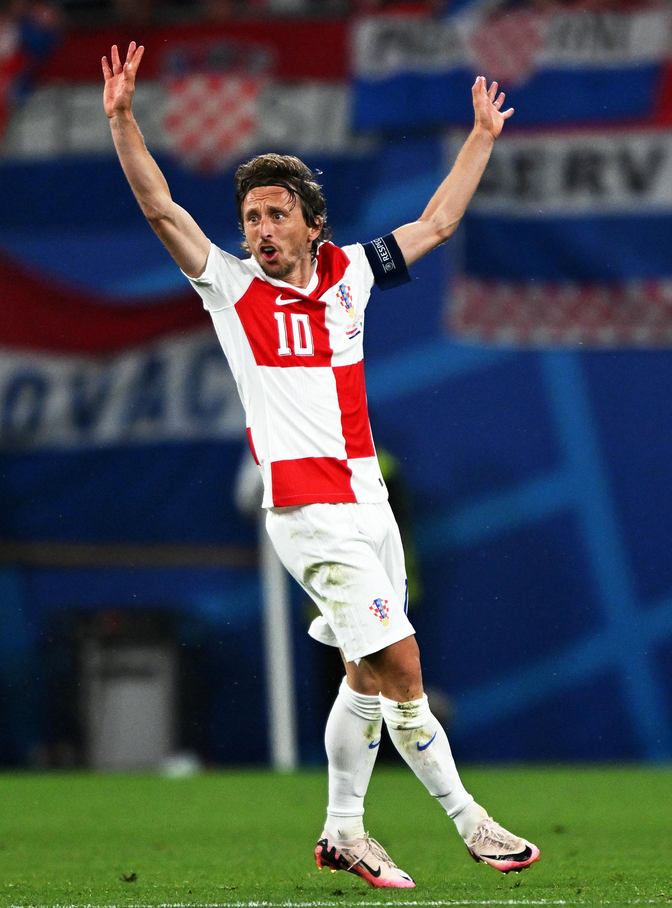 24.06.2024, Sachsen, Leipzig: Fußball, UEFA Euro 2024, EM, Kroatien - Italien, Vorrunde, Gruppe B, Spieltag 3, Leipzig Arena, Kroatiens Luka Modric reagiert. 