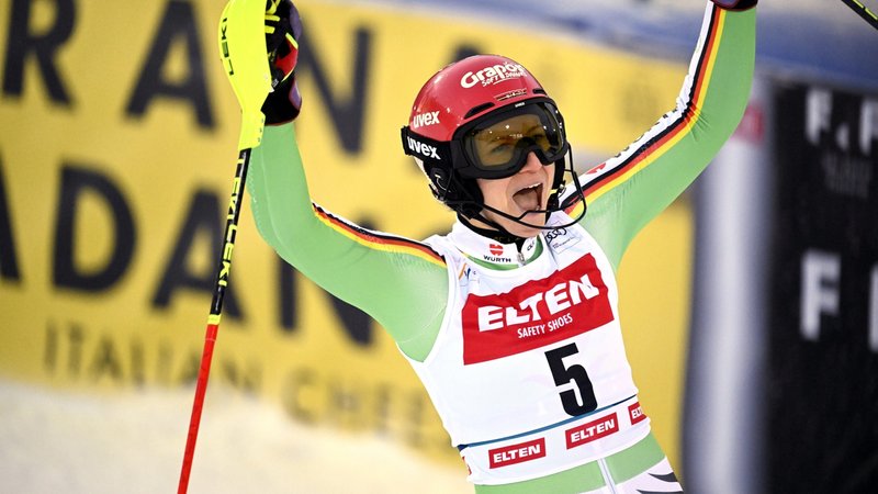 Slalom-Spezialistin Lena Dürr steht beim Weltcup in Levi wieder auf dem Podest. | Bild: picture-alliance/dpa Slalom-Spezialistin Lena Dürr steht beim Weltcup in Levi wieder auf dem Podest.