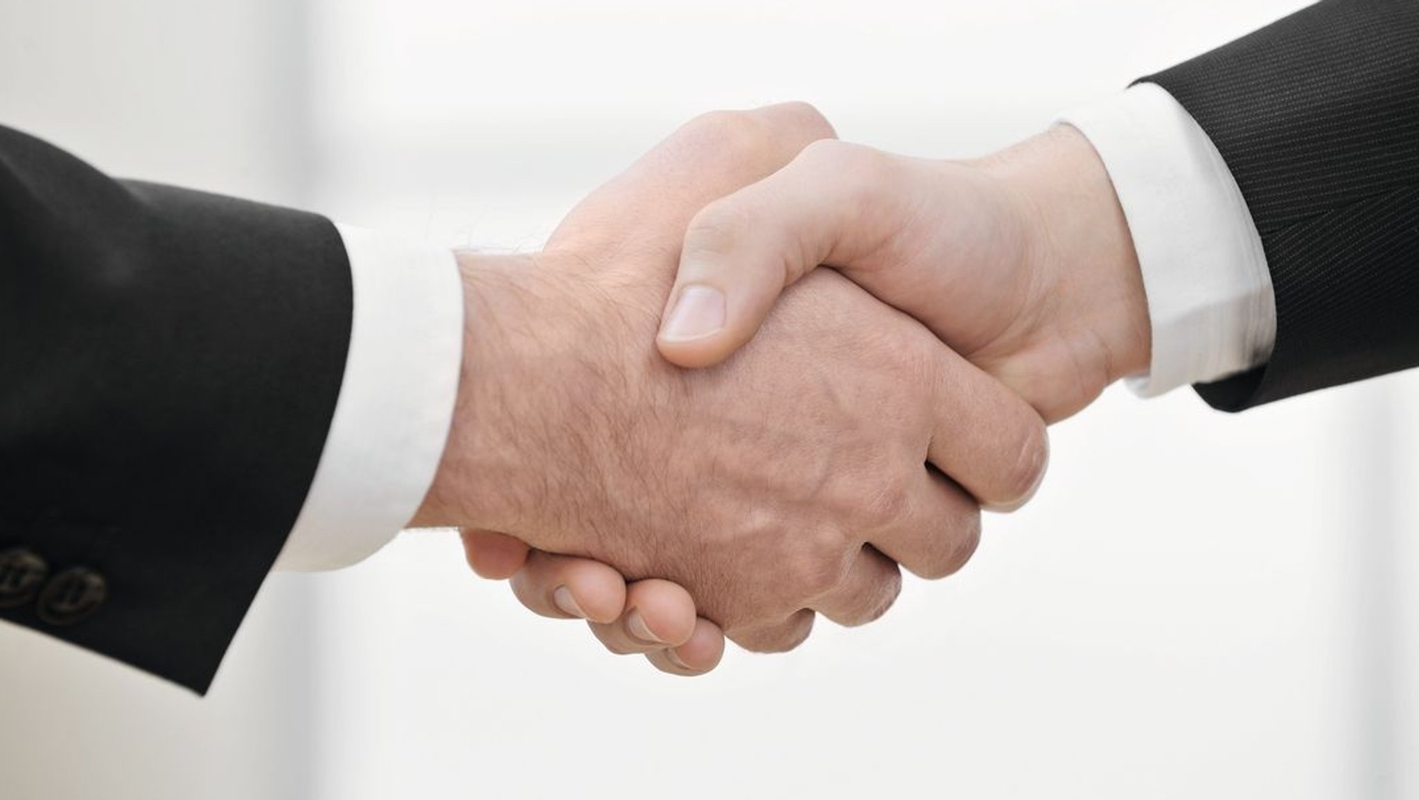 Handschlag zweier Männer (Symbolfoto)