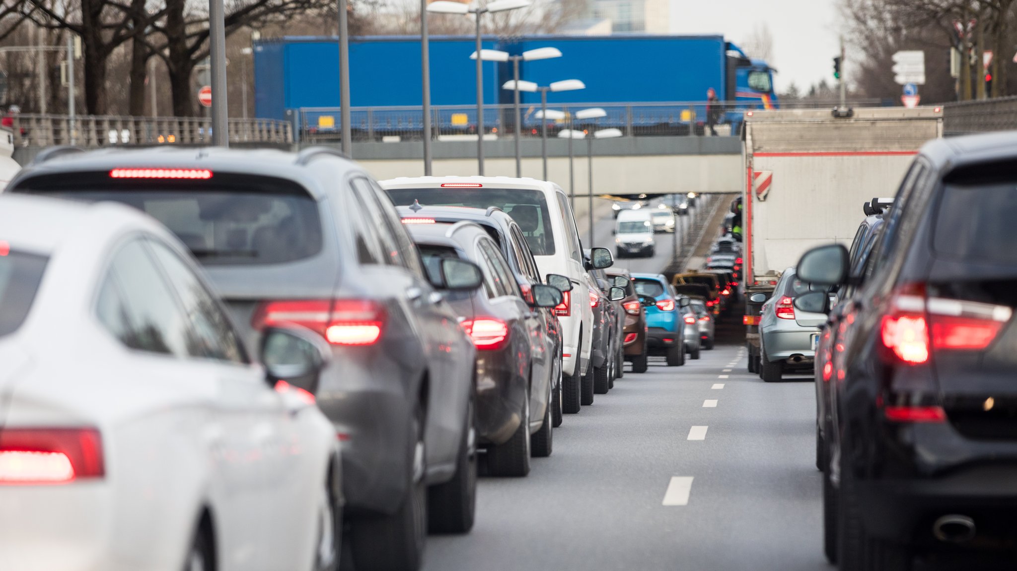 Stockender Verkehr auf dem Mittleren Ring in München