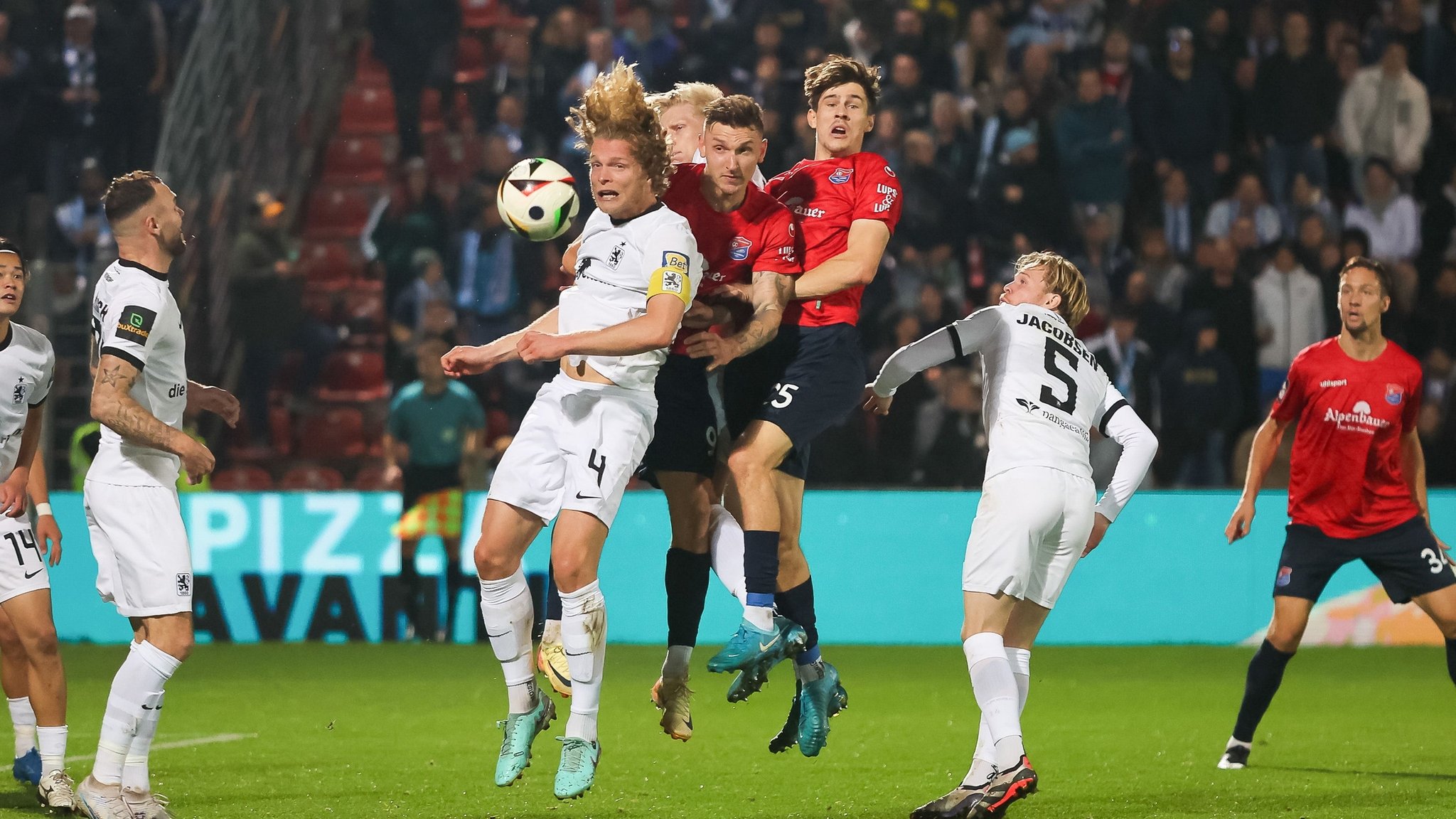 Drei Tore in neun Minuten: Haching und 1860 trennen sich 2:2