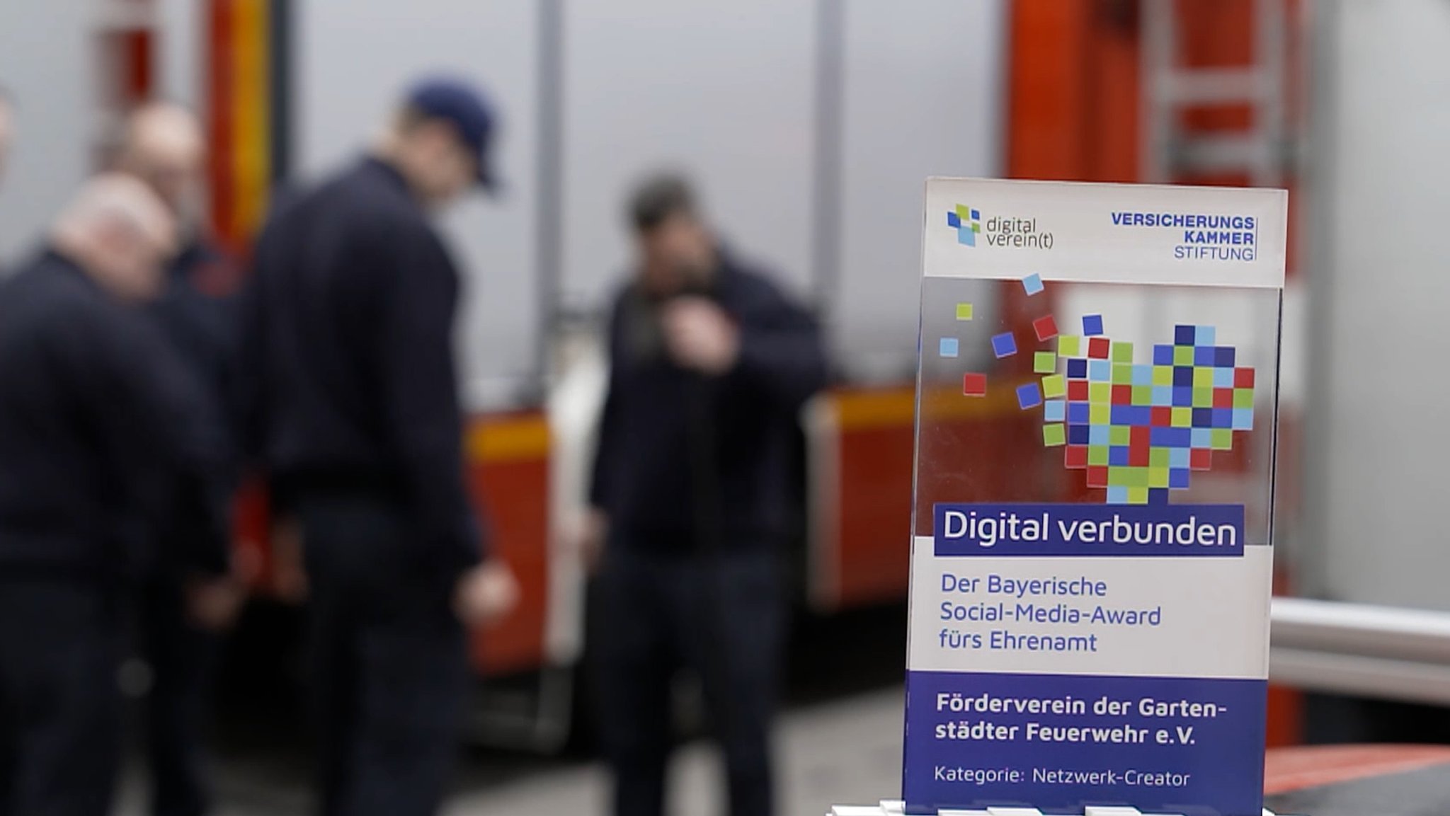 Der Social-Media-Award für die Freiwillige Feuerwehr Nürnberg. | Bild: BR Der Social-Media-Award für die Freiwillige Feuerwehr Nürnberg.