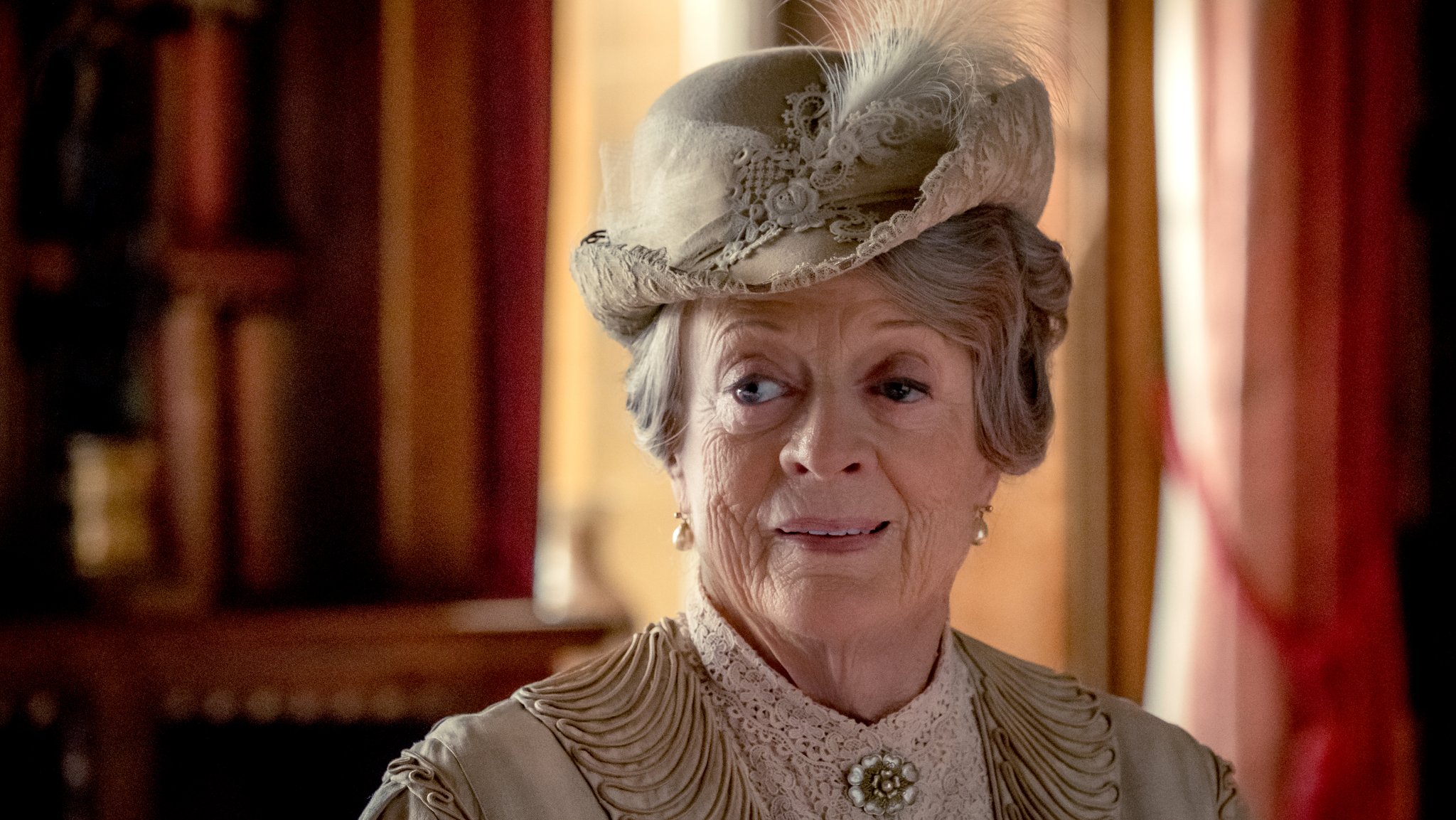 Ein Besuch der Queen? Für Violet Crawley (Maggie Smith) keine große Sache. Oder doch? ("Downton Abbey"-Filmszene)