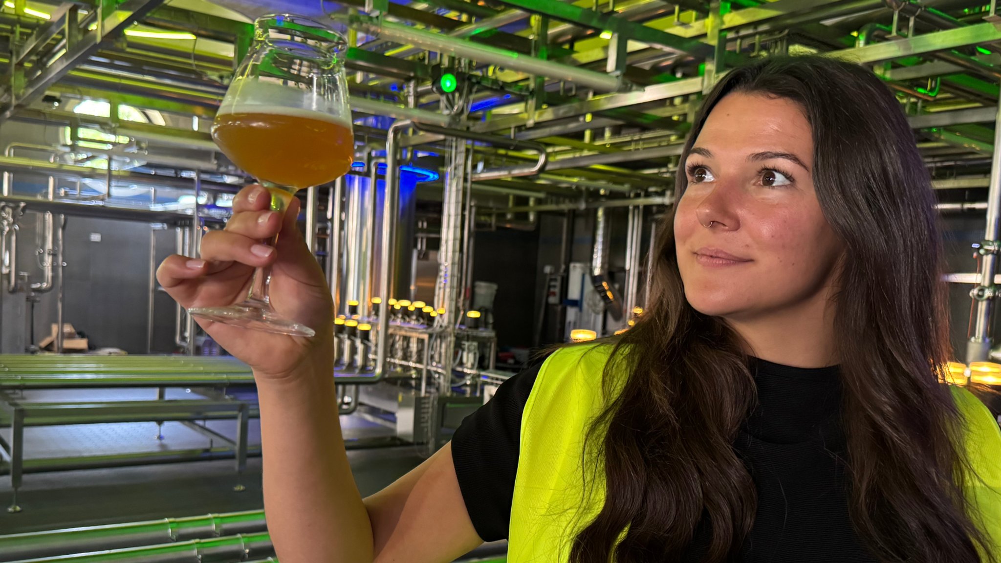 Sina hat an der Hochschule Weihenstephan Brau- und Getränketechnologie im Bachelor studiert und dann an der TU München am Standort Weihenstephan ein Masterstudium draufgelegt. Sie ist Qualitätsmanagerin in der Brauerei Weihenstephan.