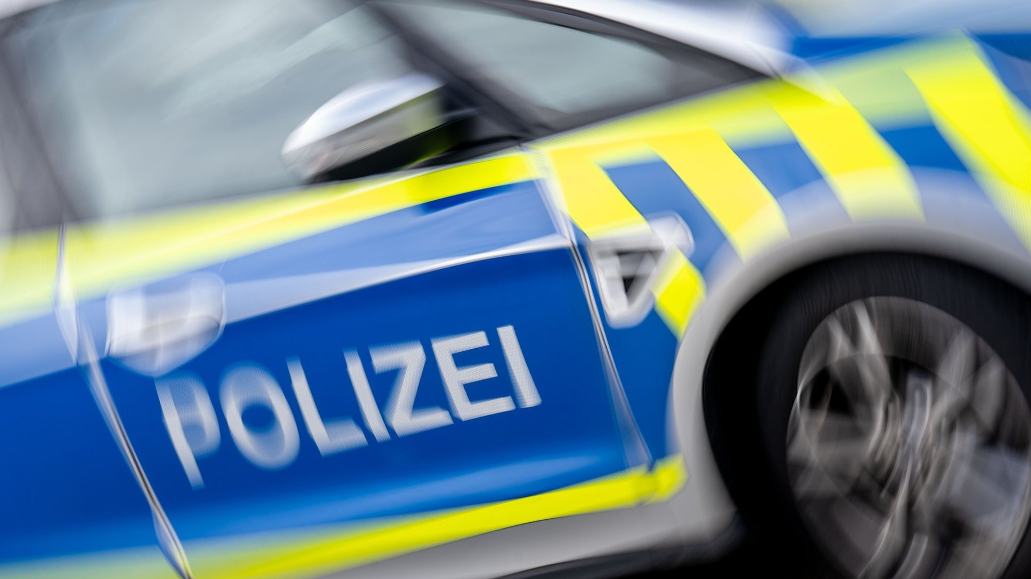Streifenwagen der Polizei (Symbolbild) | Bild: picture-alliance/dpa-Hendrik Schmitdt Streifenwagen der Polizei (Symbolbild)