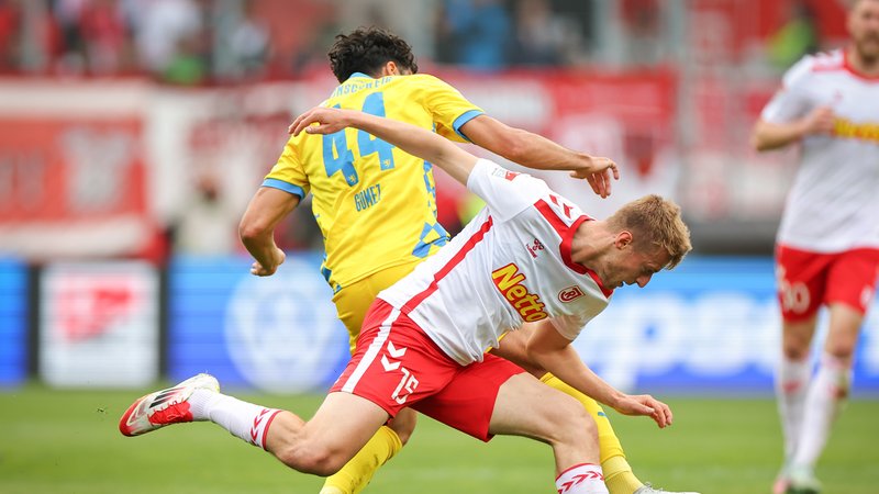 SSV Jahn Regensburg - Eintracht Braunschweig | Bild: picture-alliance/dpa SSV Jahn Regensburg - Eintracht Braunschweig