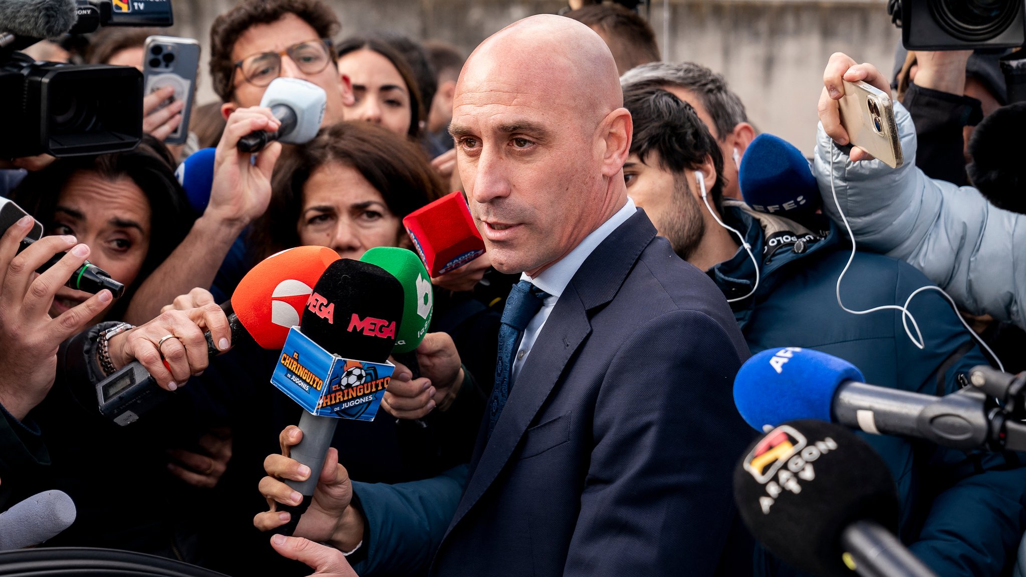 Luis Rubiales vor dem Gerichtsgebäude in San Fernando de Henares