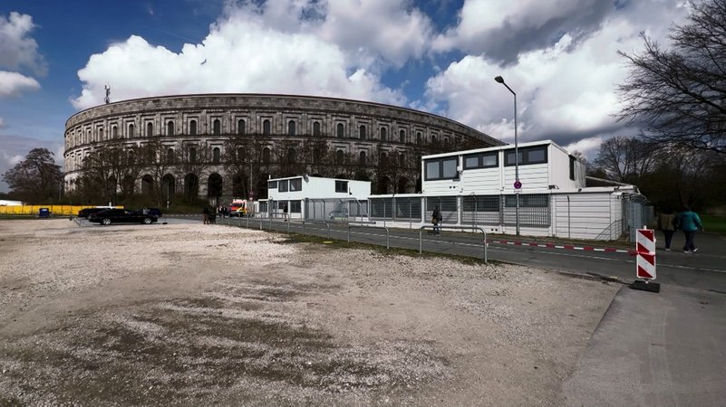 Übergangsbauten an Nürnberger Kongresshalle
| Bild: BR Übergangsbauten an Nürnberger Kongresshalle