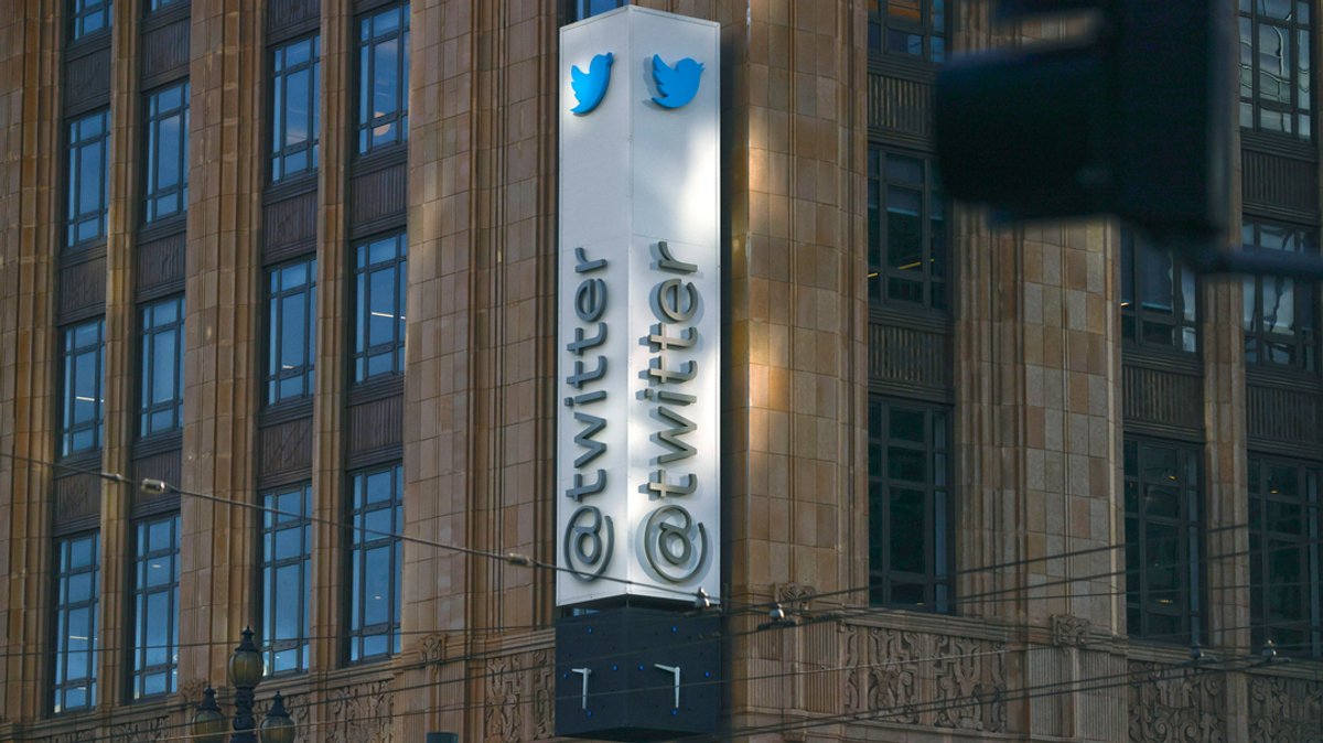  Twitter hat am Freitag mit umfangreichen Entlassungen begonnen, während der neue Eigentümer Elon Musk das Unternehmen überarbeitet. 