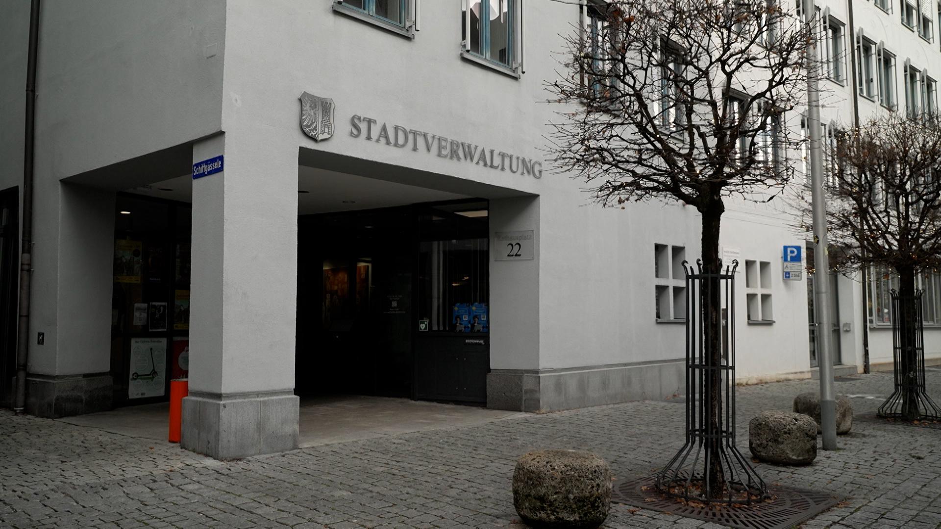 gab es eine Razzia im Rathaus. Im Fokus: sechs Mitarbeiter des städtischen Ordnungsamtes.