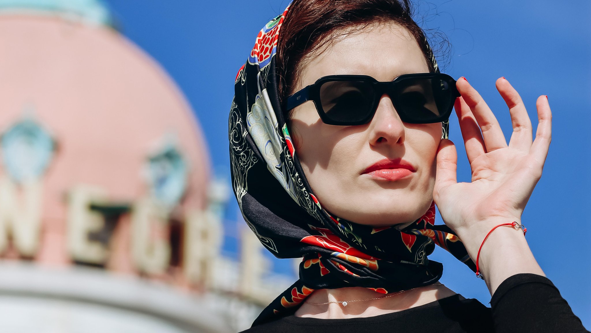 Alles Seide: Über das Comeback eines modischen Accessoires