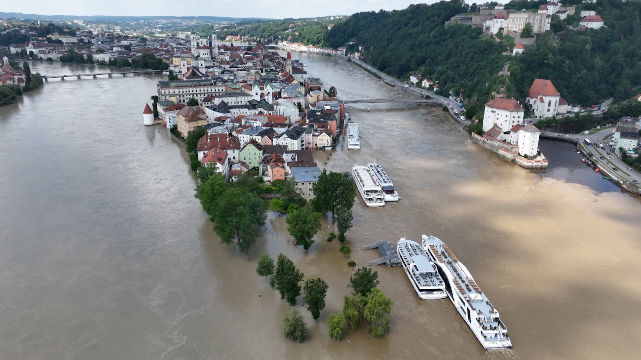 Drei Flüsse - eine Wasserfläche: Passau am Mittwoch