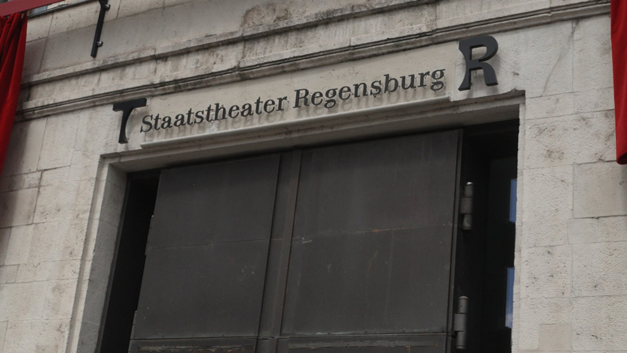 Schriftzug "Staatstheater Regensburg"
