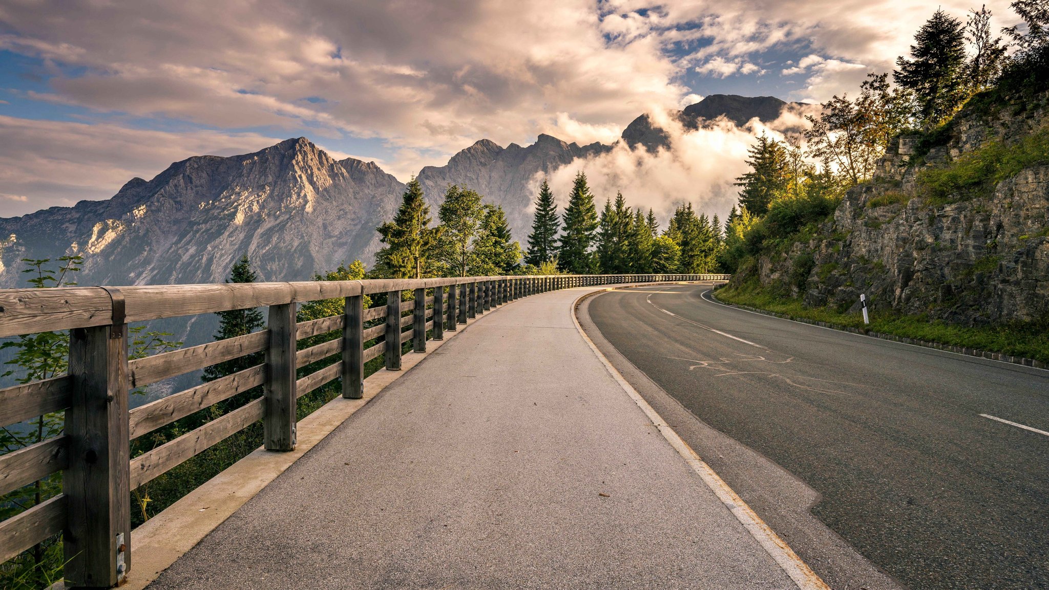 Rossfeld-Panoramastraße oberhalb von Berchtesgaden | Bild: picture alliance / Westend61 | Stefan Schurr Rossfeld-Panoramastraße oberhalb von Berchtesgaden