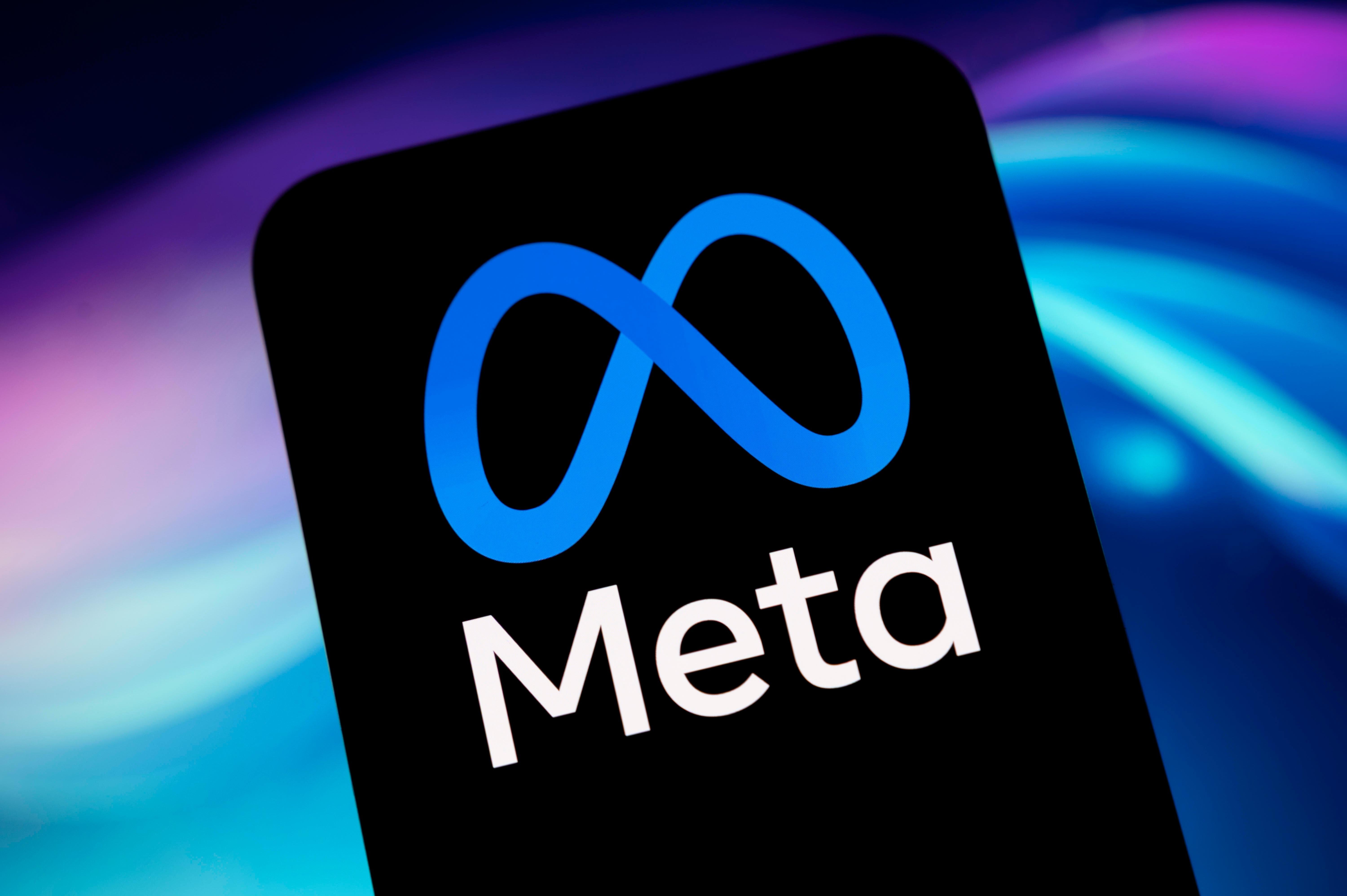 (Symbolbild) Der Schriftzug Meta auf einem Handybildschirm