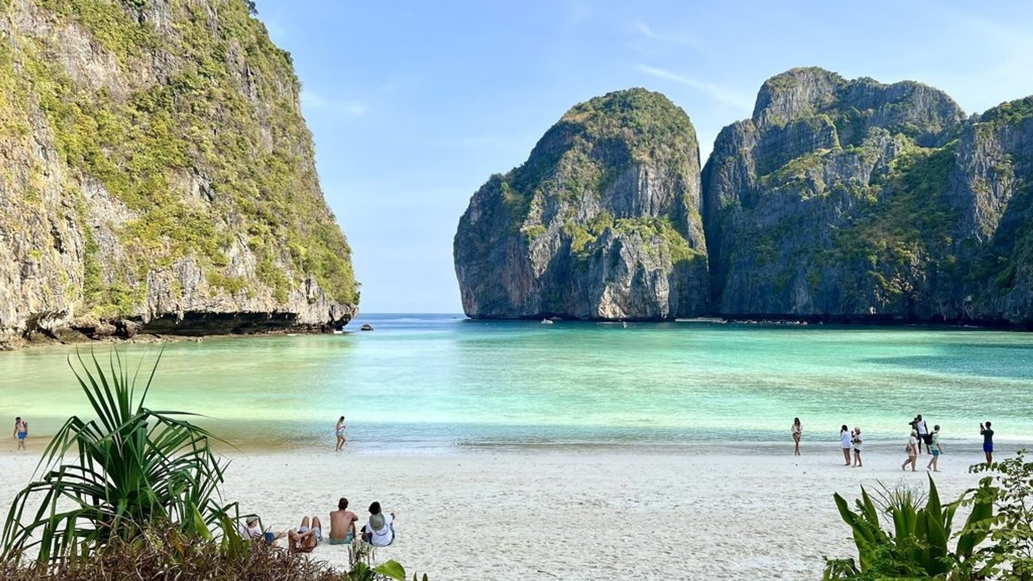 Die weltberühmte Maya Bay auf Ko Phi Phi in Thailand | Bild: dpa-Bildfunk/Carola Frentzen Die weltberühmte Maya Bay auf Ko Phi Phi in Thailand