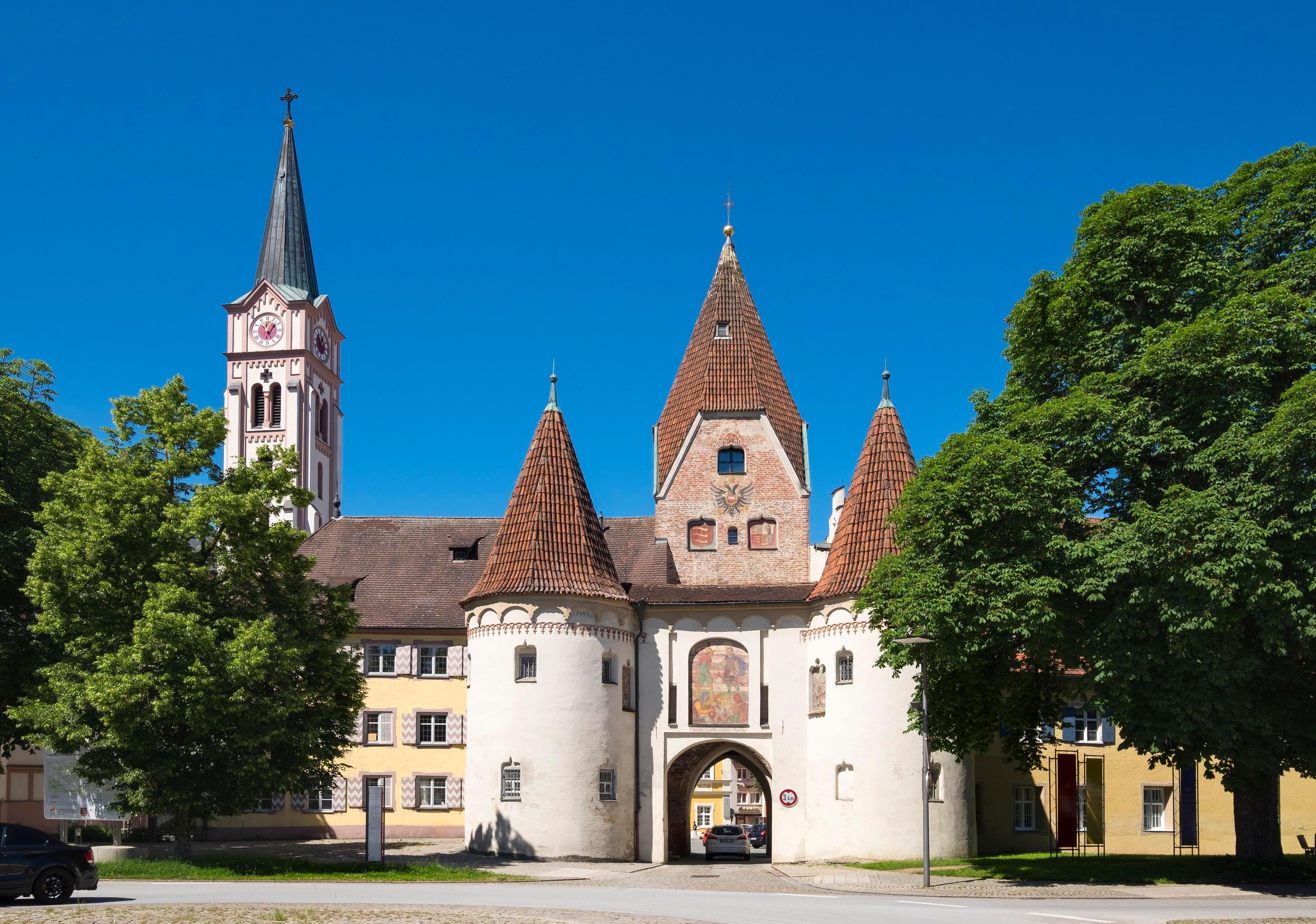 Symbolbild: Stadttor und Türme von Weißenhorn