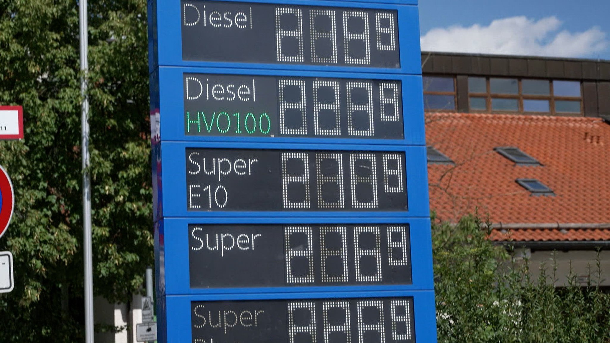 Bayern prüft Verstöße gegen die 12-Uhr-Regel für Spritpreise. | Bild: BR Bayern prüft Verstöße gegen die 12-Uhr-Regel für Spritpreise.