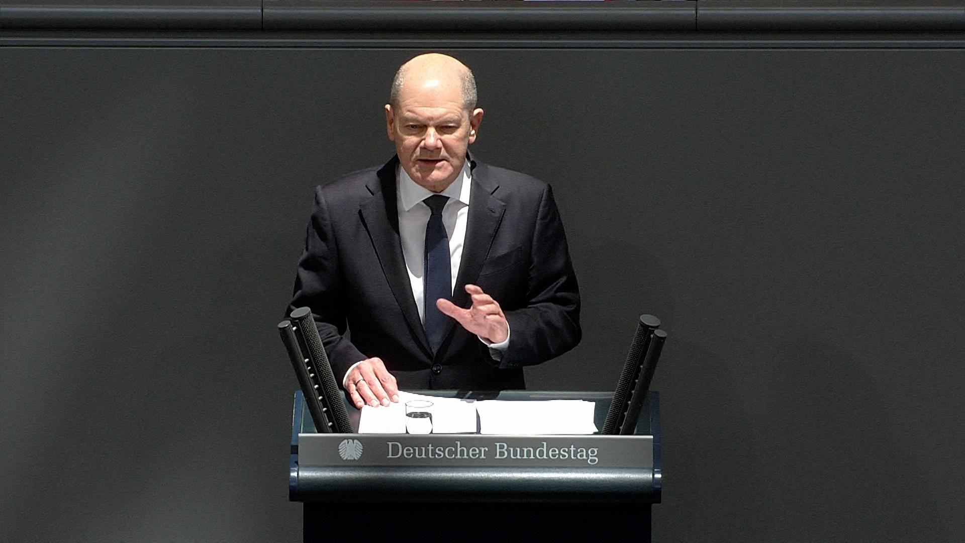 Deutschland wird der Ukraine bei der Verteidigung gegen Russland so lange helfen wie nötig.