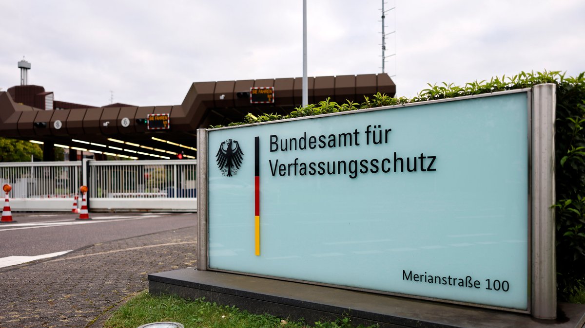 Dem Bundesamt für Verfassungsschutz zufolge wächst die Zahl der Rechtesextremisten in Deutschland.