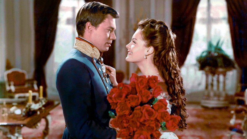 Romy Schneider als Sissi und Karlheinz Böhm als Kaiser Franz im Film "Sissi". | Bild: mauritius images / Collection Christophel / Erma-Film Romy Schneider als Sissi und Karlheinz Böhm als Kaiser Franz im Film "Sissi".