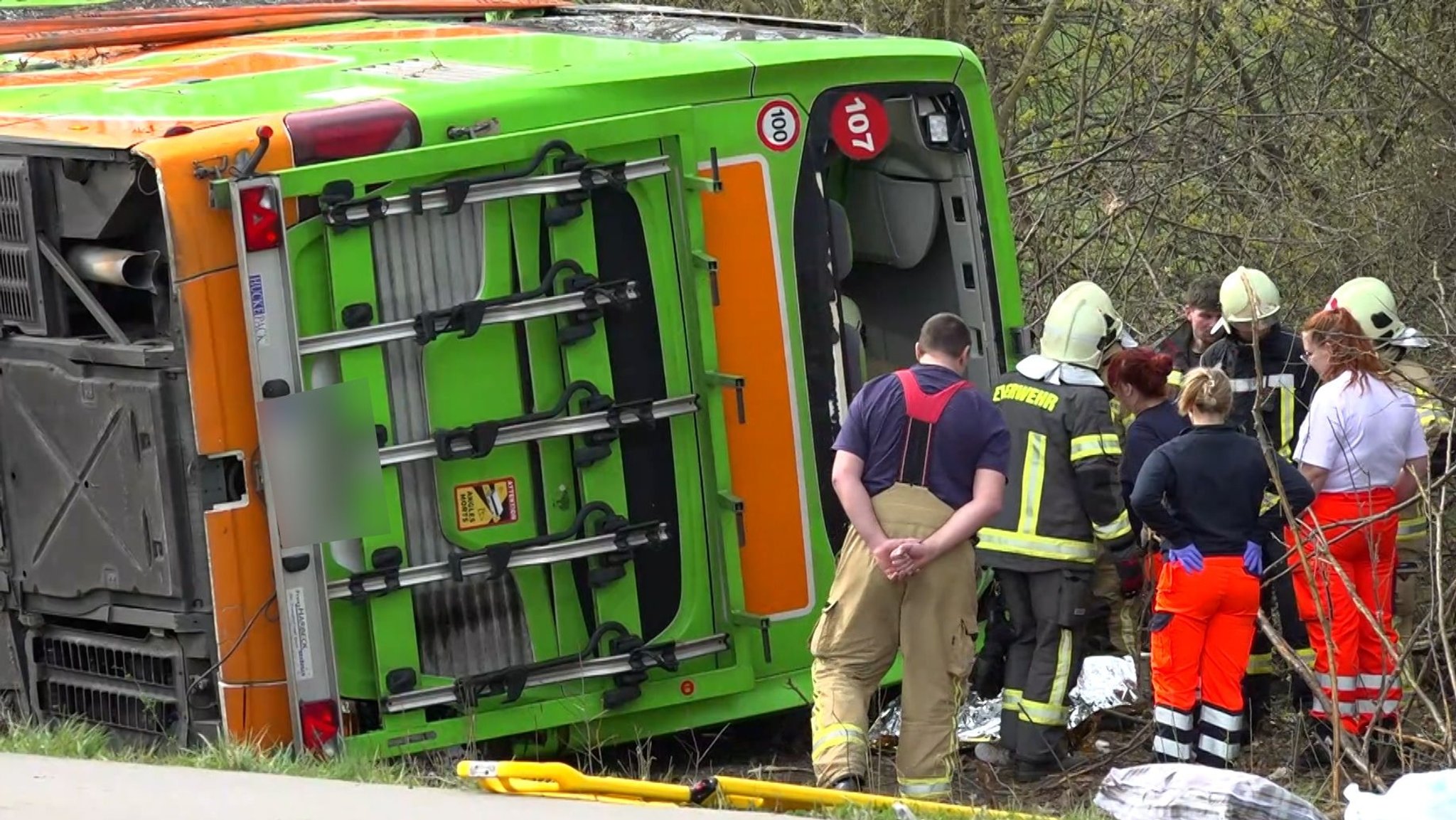 Busunfall auf der A9 bei Leipzig