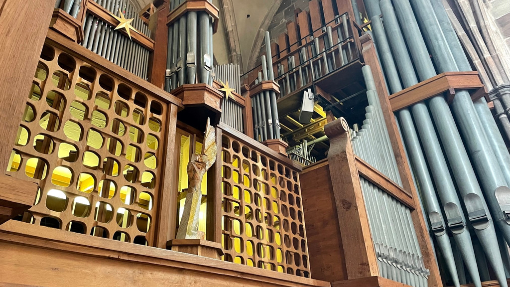Die Orgelanlage in der Nürnberger Lorenzkirche.