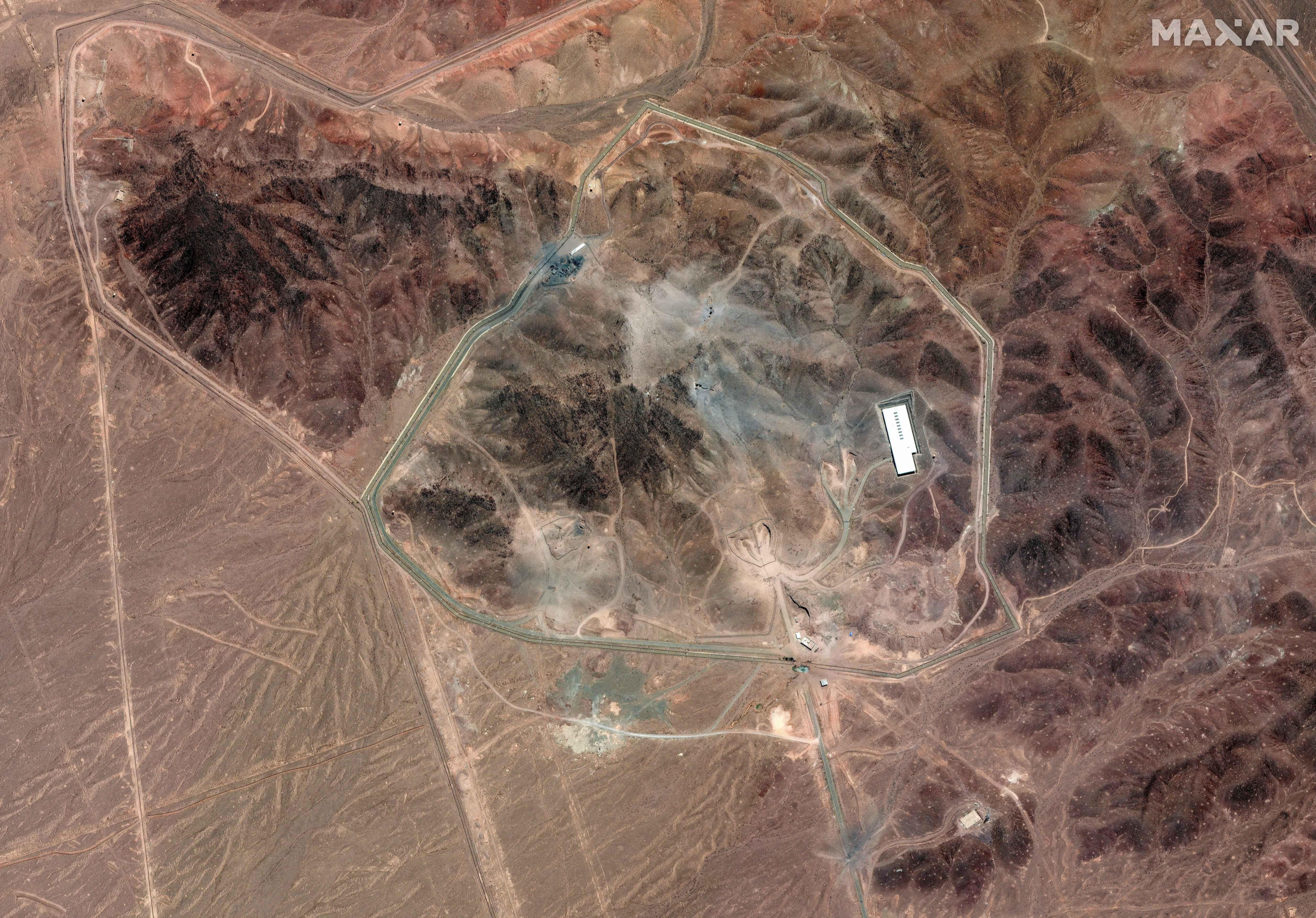 Satellitenbild von Maxar zeigt die iranische Atomanlage Fordo nach dem US-Militärschlag.