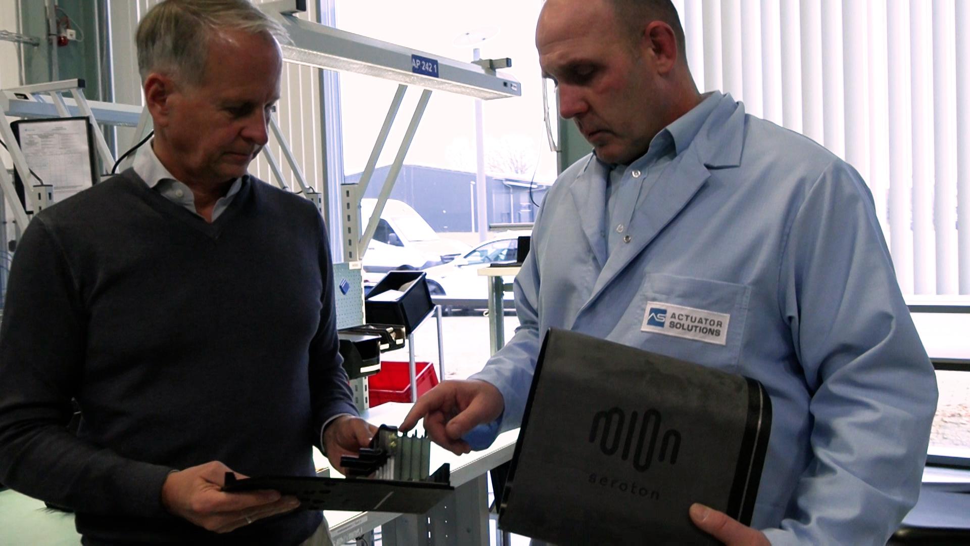 Unternehmer Andreas Gebhardt (links) mit dem Mitgründer von Seroton, Markus Schwarz.