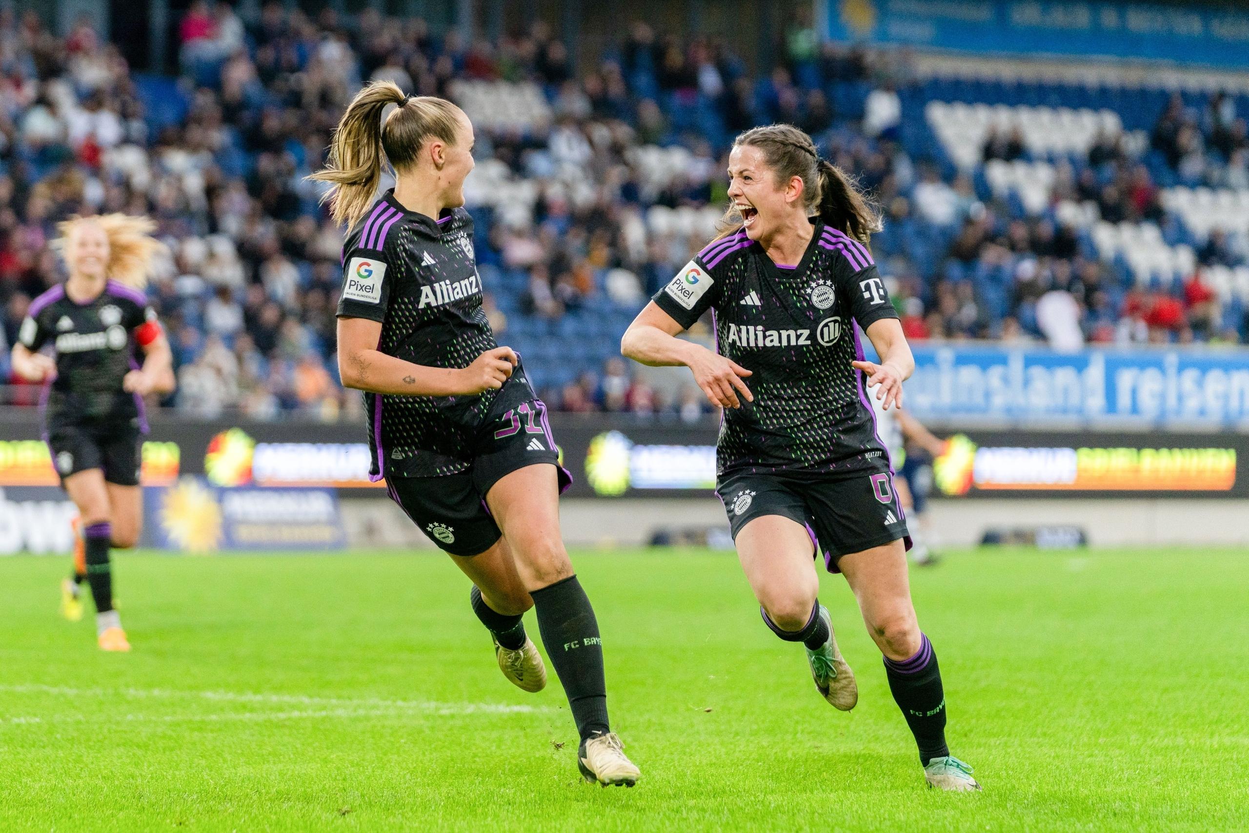 Jubelnde Bayern-Spielerinnen