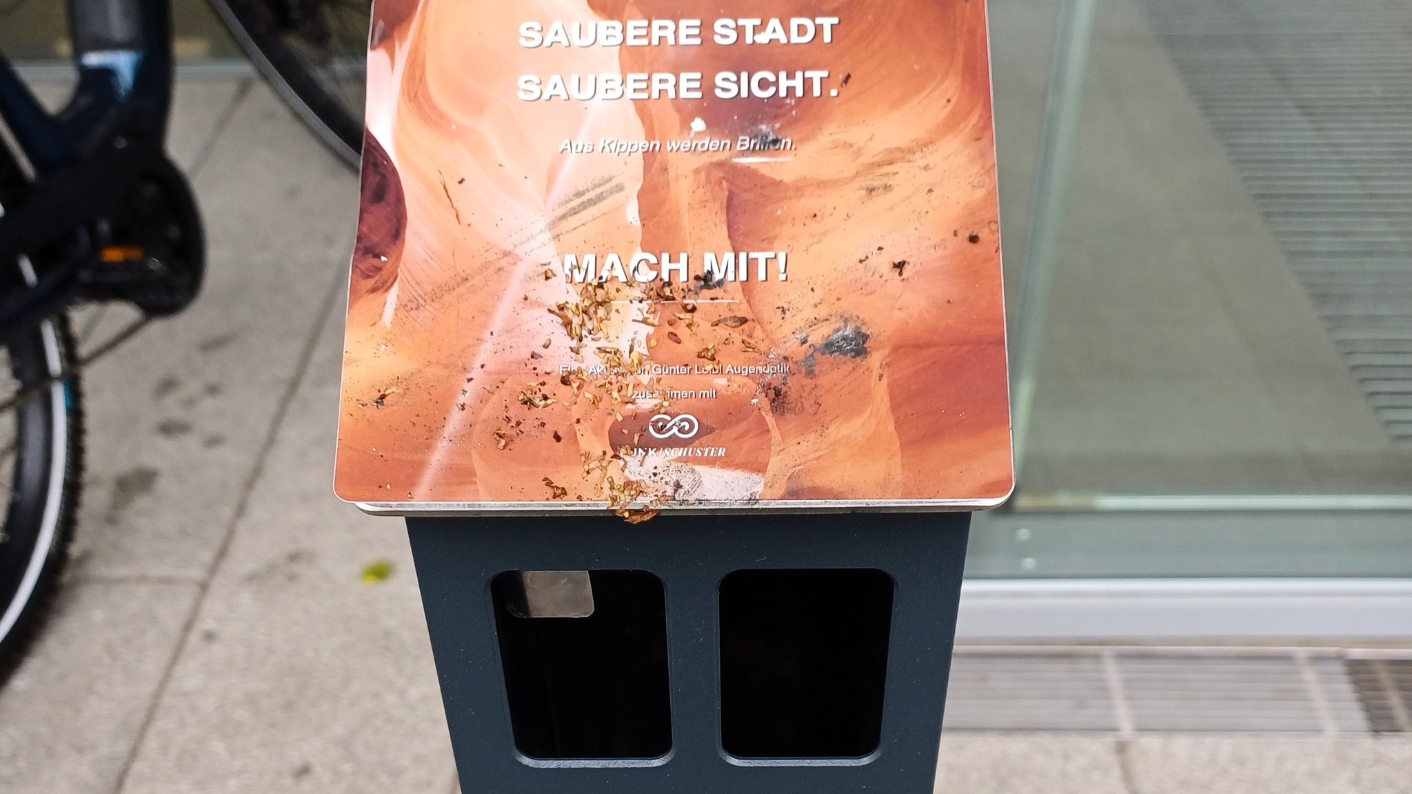 Sammelbehälter für Zigarettenkippen | Bild: BR/Christina Weiss Sammelbehälter für Zigarettenkippen