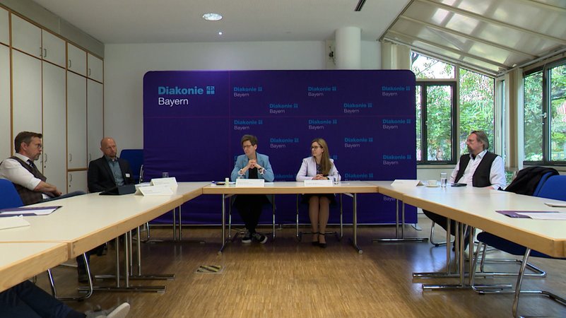 Eine Pressekonferenz der Diakonie Bayern