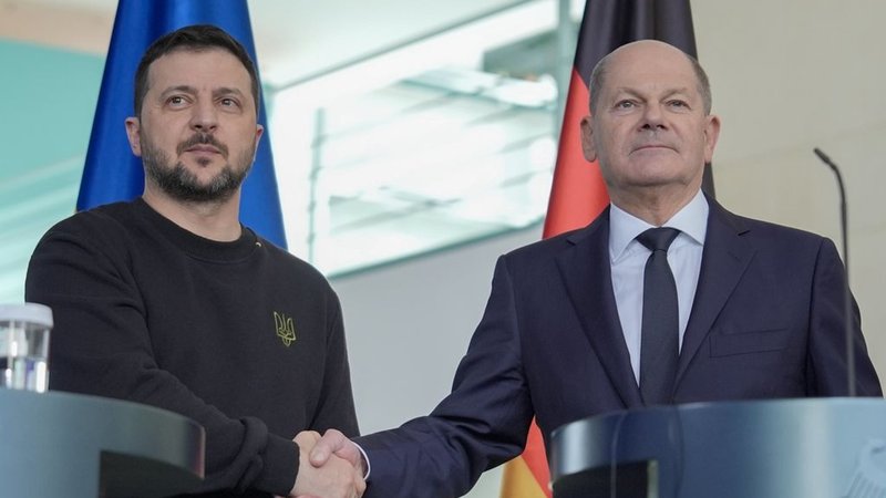 Bundeskanzler Scholz bei einem Treffen mit dem ukrainischen Präsidenten Selenskyj. (Archivbild) | Bild: dpa-Bildfunk/Michael Kappeler Bundeskanzler Scholz bei einem Treffen mit dem ukrainischen Präsidenten Selenskyj. (Archivbild)