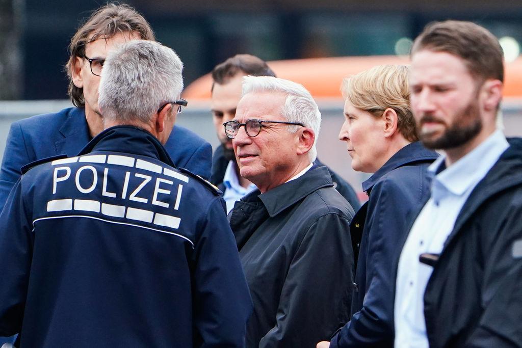 Polizist Stirbt Nach Messerangriff Auf Mannheimer Marktplatz | BR24