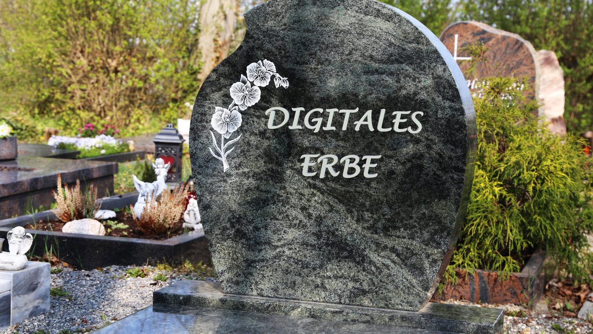 Grabstein mit der Aufschrift "Digitales Erbe"