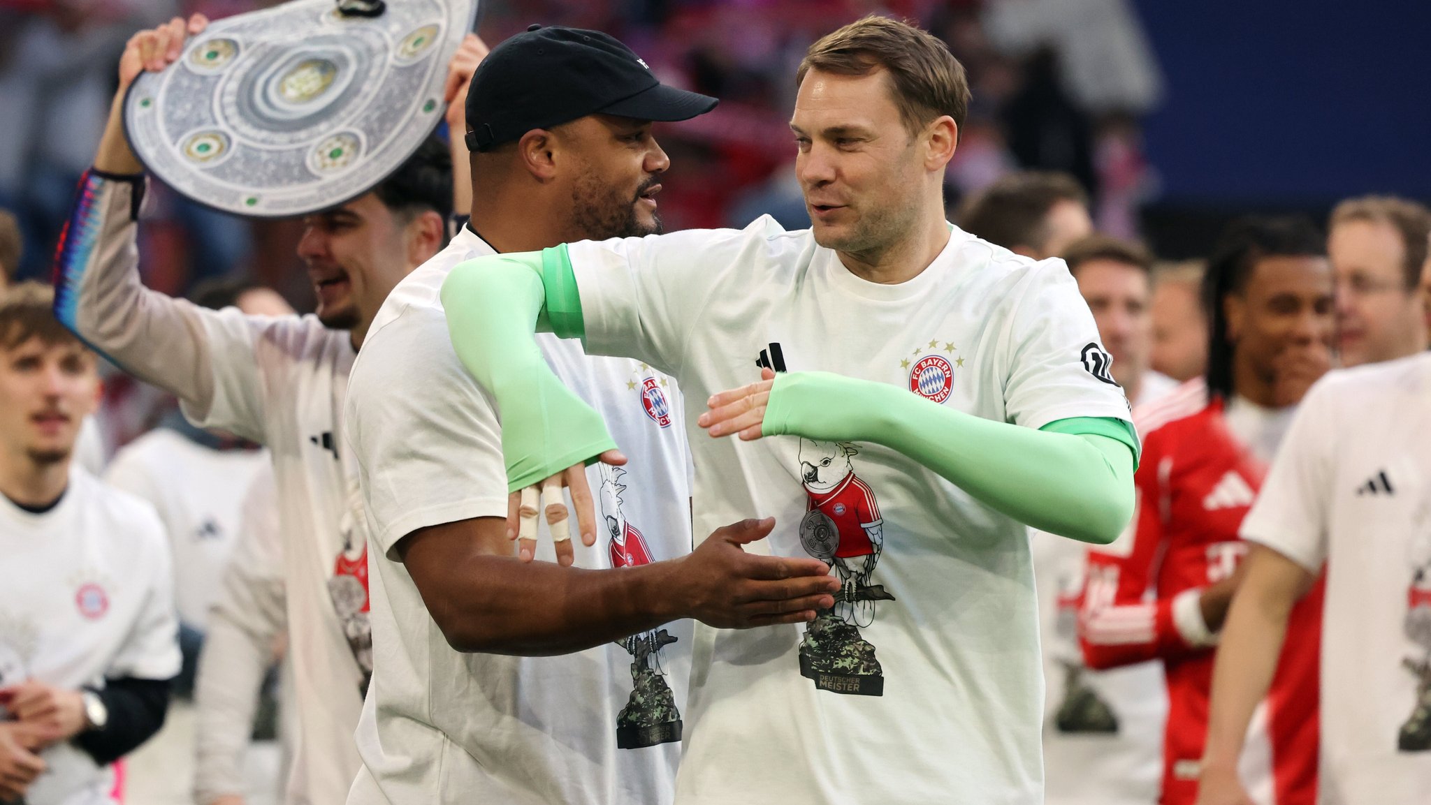 Vincent Kompany und Manuel Neuer | Bild: picture alliance / Pressefoto Rudel | Robin Rudel Vincent Kompany und Manuel Neuer