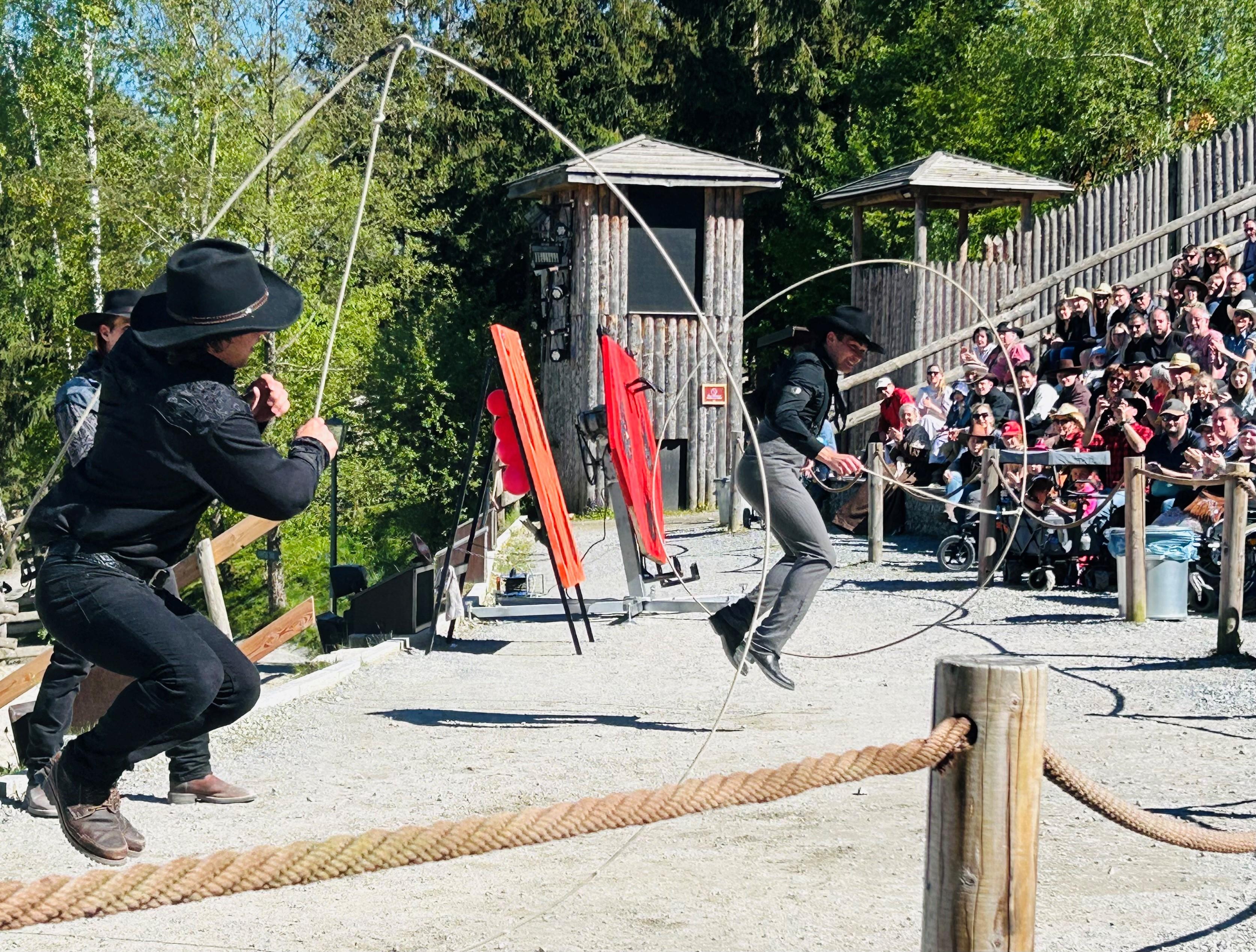 Viele Besucher waren zur Saisoneröffnung in die Westernstadt Pullman City gekommen. 